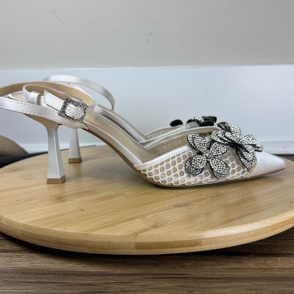 Betsey Johnson SB-Sofya Heels Womens 10 White Rhinestone Floral Mesh Wedding